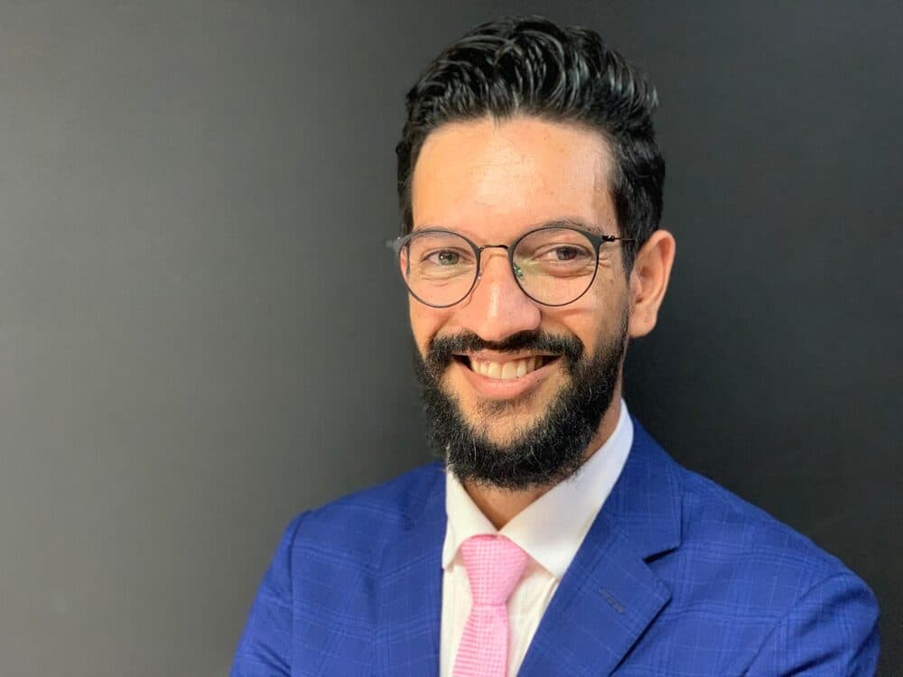 Retrato de Maurício Souza publicado pela Bloomberg Línea em 2022